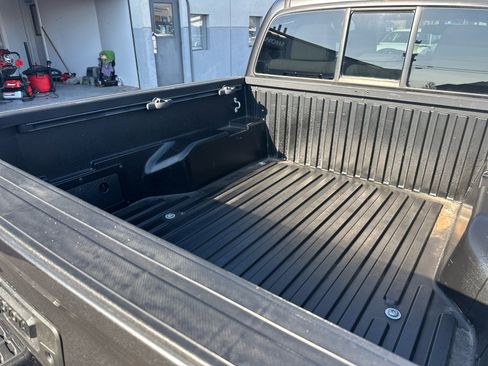 Used 2017 Toyota Tacoma SR5 image 12