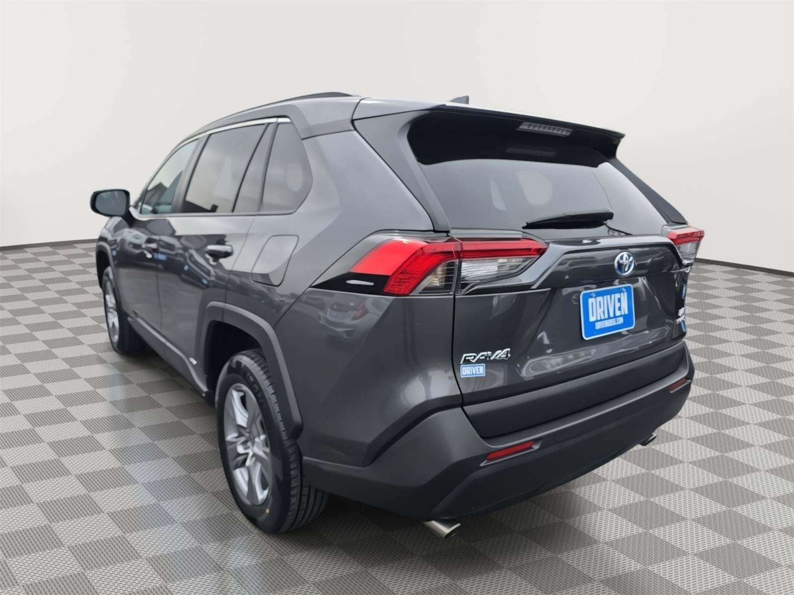 Used 2022 Toyota RAV4 LE AWD/4WD image 6
