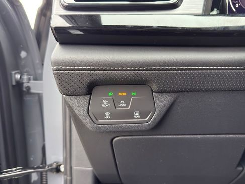 New 2026 Volkswagen Atlas Cross Sport SE FWD image 17