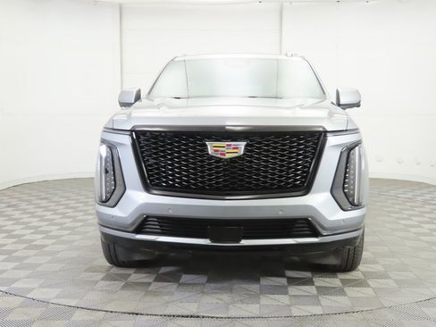 Used 2025 Cadillac Escalade ESV Sport image 2