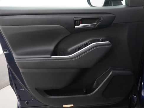 Used 2022 Toyota Highlander XLE image 21