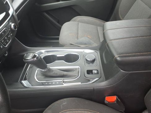 Used 2020 Chevrolet Traverse LS FWD image 10