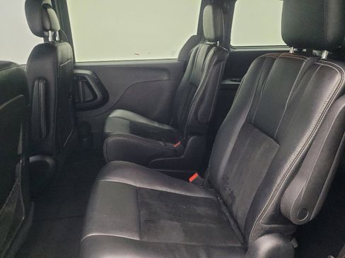 Used 2016 Dodge Grand Caravan SXT image 18