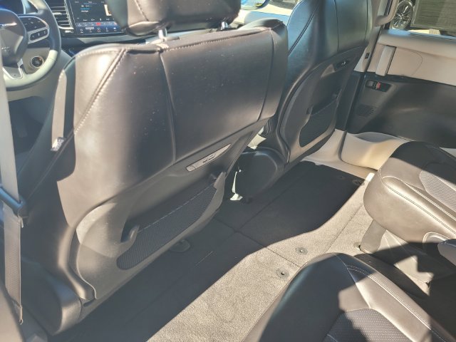 Used 2023 Chrysler Pacifica Touring-L FWD image 14