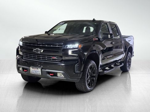 Used 2020 Chevrolet Silverado 1500 LT Trail Boss w/ Midnight Edition image 3