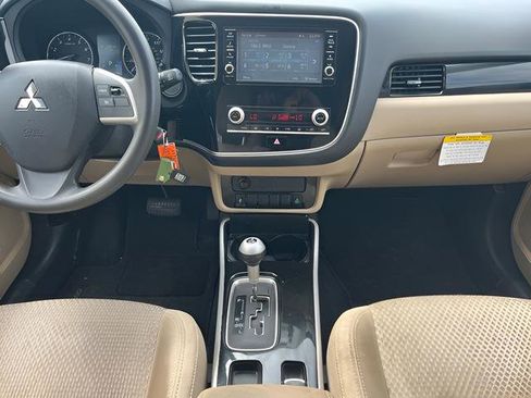 Used 2020 Mitsubishi Outlander ES image 24