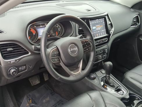 Certified 2019 Jeep Cherokee Limited w/ Luxury Group image 10