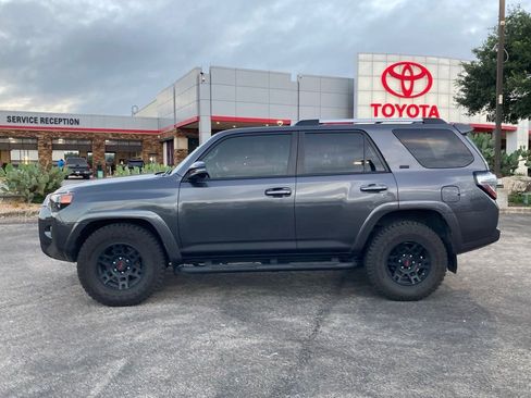 Used 2022 Toyota 4Runner SR5 Premium w/ Moonroof Package RWD image 7