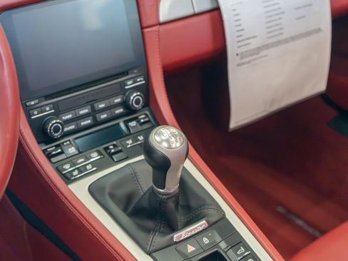 Used 2021 Porsche 718 Boxster RWD image 31