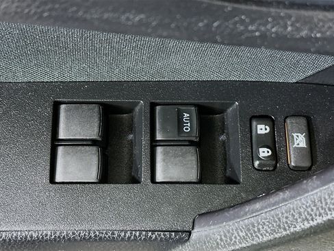 Used 2018 Toyota Corolla LE image 14