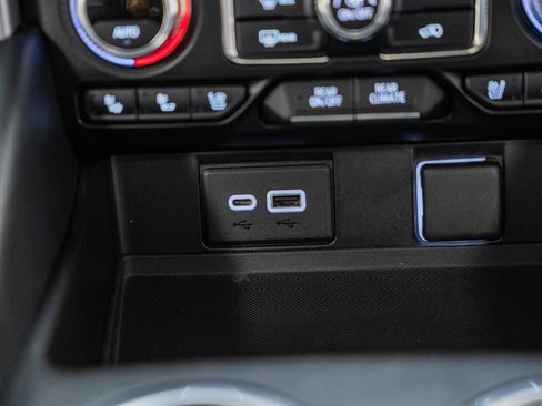 Used 2021 GMC Yukon SLT image 32