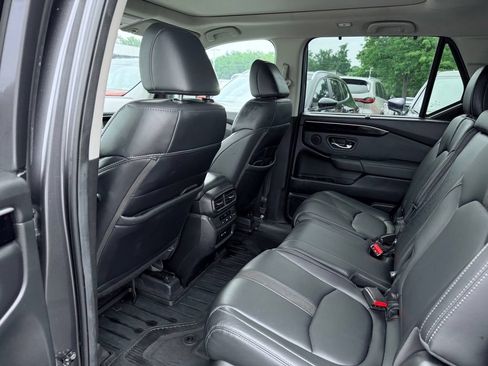 Used 2025 Honda Pilot Touring image 24