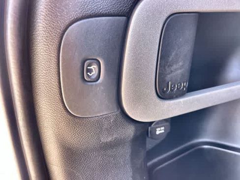 Used 2016 Jeep Cherokee 75th Anniversary FWD image 34