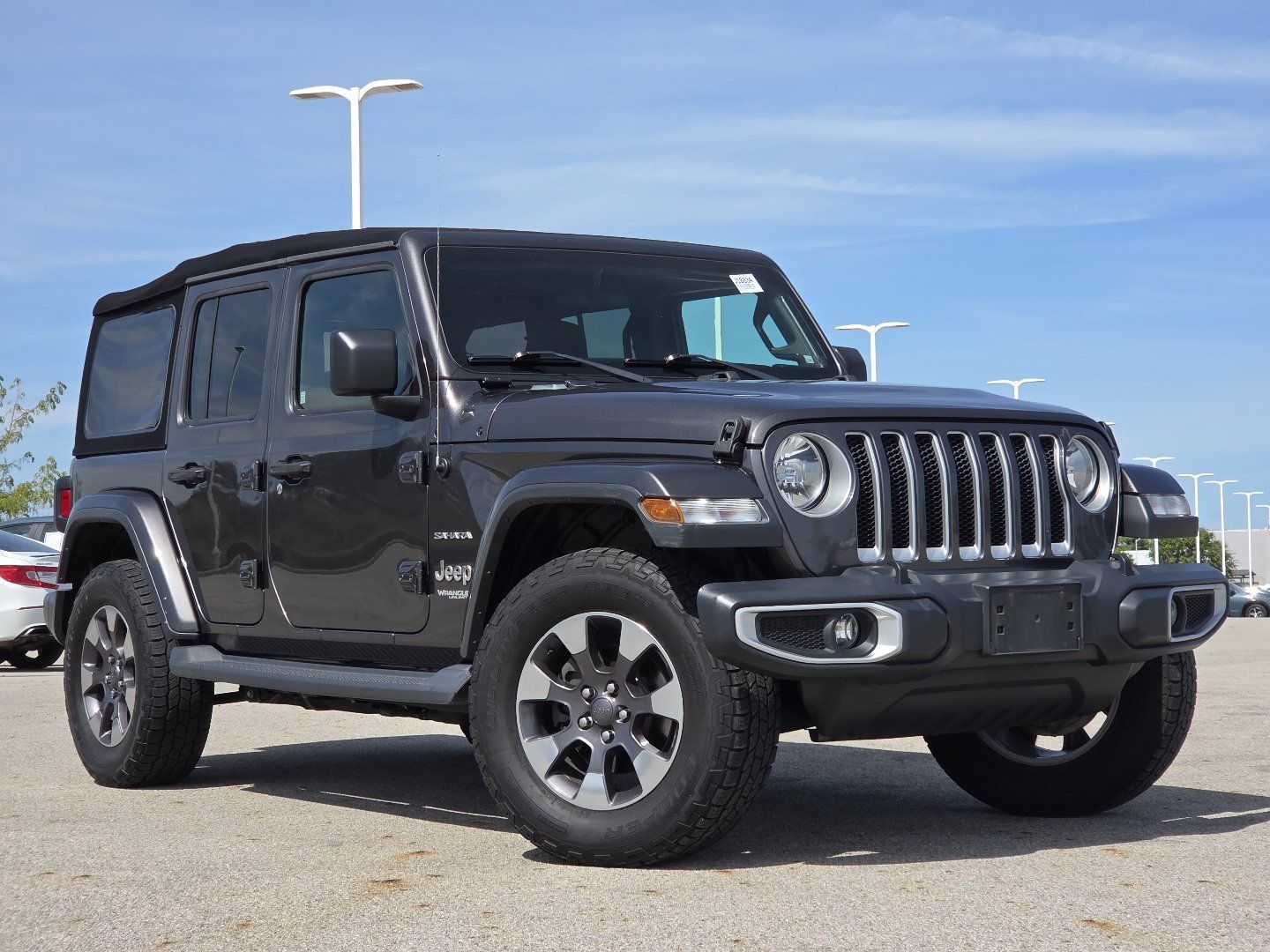 Used 2018 Jeep Wrangler Unlimited Sahara AWD/4WD image 2