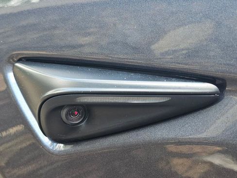 Used 2024 Tesla Model Y Long Range RWD image 32