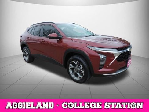 Certified 2025 Chevrolet Trax LT w/ LT Convenience Package image 3