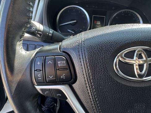 Used 2019 Toyota Highlander XLE w/ Protection Package #3 image 8