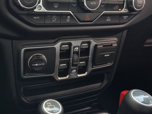 Used 2020 Jeep Gladiator Sport w/ Quick Order Package 24S AWD/4WD image 27