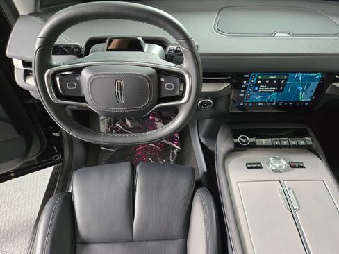 New 2026 Lincoln Navigator L Premier AWD/4WD image 16