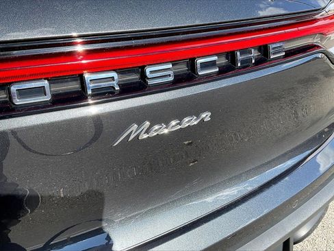 Used 2022 Porsche Macan Base image 24