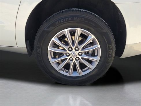 Used 2024 Buick Enclave Essence image 12