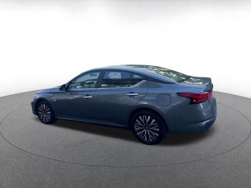 Used 2025 Nissan Altima 2.5 SV FWD image 9