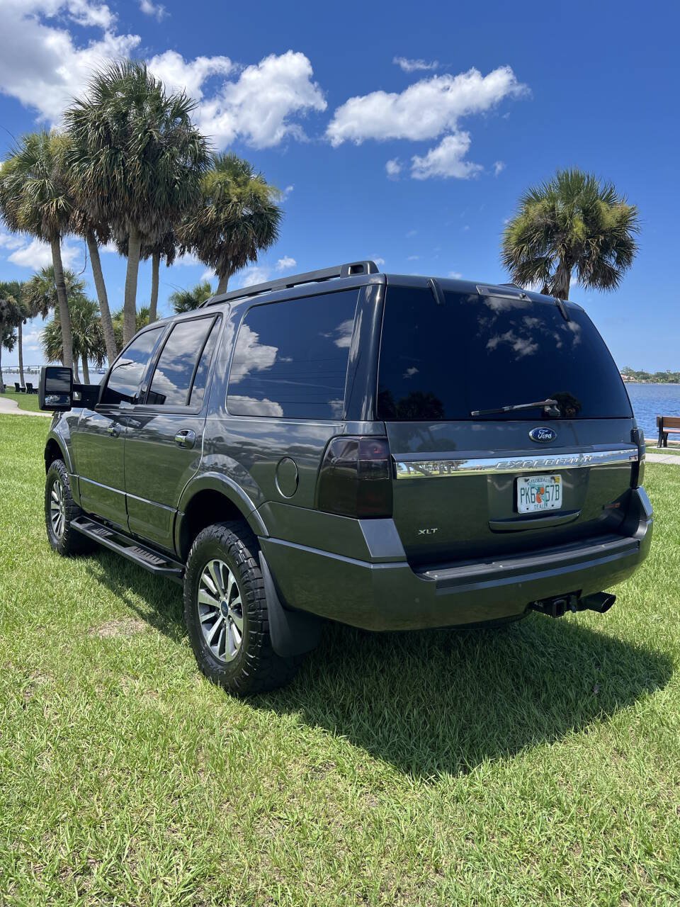 Used 2017 Ford Expedition XLT AWD/4WD image 4