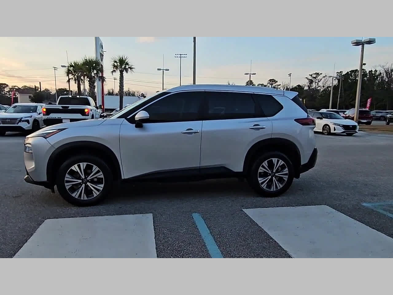 Used 2023 Nissan Rogue SV w/ SV Premium Package FWD image 27