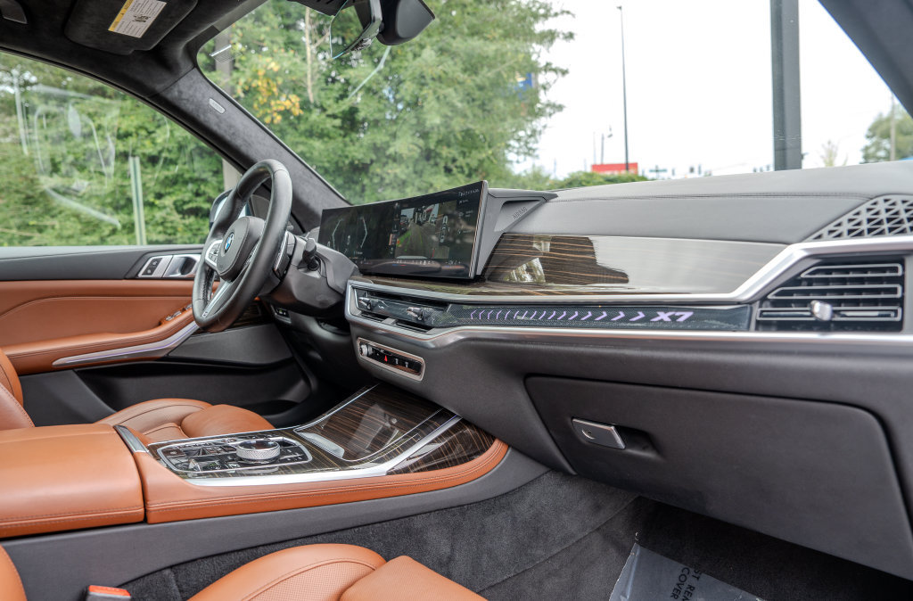 Used 2024 BMW X7 xDrive40i w/ Executive Package AWD/4WD image 25