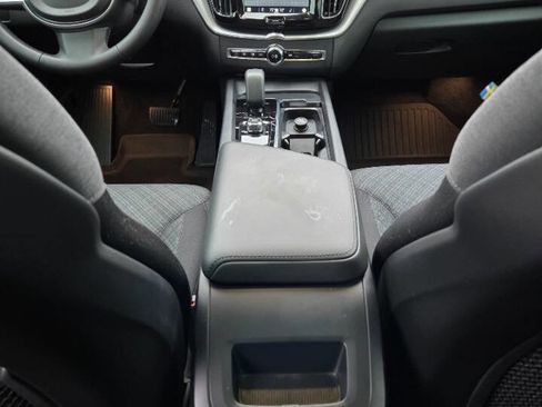 Used 2023 Volvo XC60 B5 Core image 38