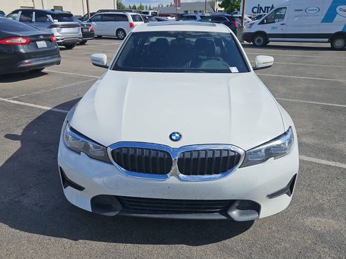 Used 2020 BMW 330i Sedan w/ Driving Assistance Package image 4