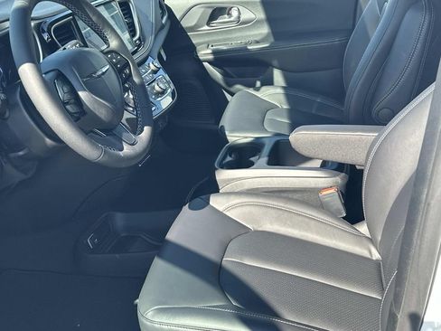 New 2026 Chrysler Pacifica Select w/ S Appearance Package FWD image 15