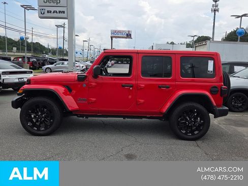 Used 2025 Jeep Wrangler Unlimited Sahara w/ Safety Group AWD/4WD image 4