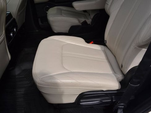 Used 2019 Ford Expedition Platinum image 50