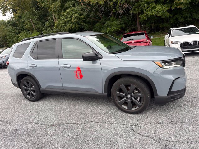 Used 2025 Honda Pilot Sport image 1