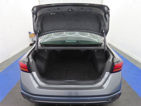 Used 2025 Nissan Altima 2.5 SV FWD image 8