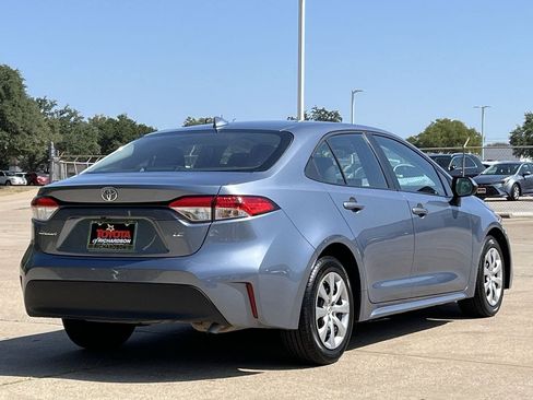 Used 2025 Toyota Corolla LE FWD image 4