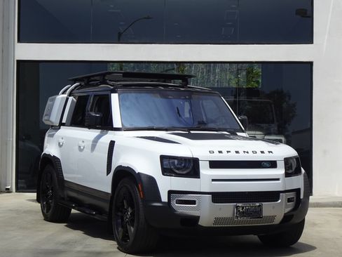 Used 2021 Land Rover Defender 110 SE AWD/4WD image 9