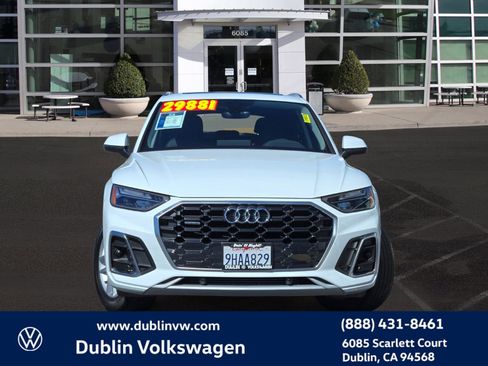 Used 2023 Audi Q5 2.0T Premium w/ Convenience Package image 2