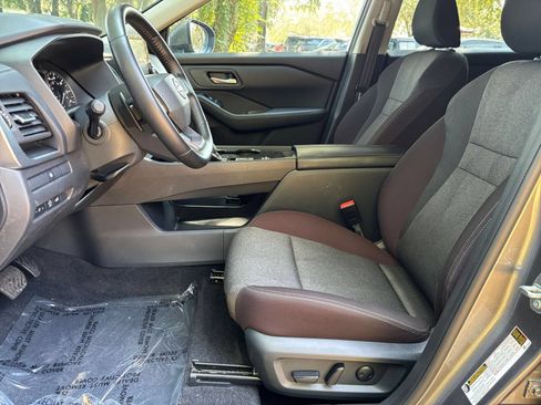 Used 2025 Nissan Rogue SV FWD image 28