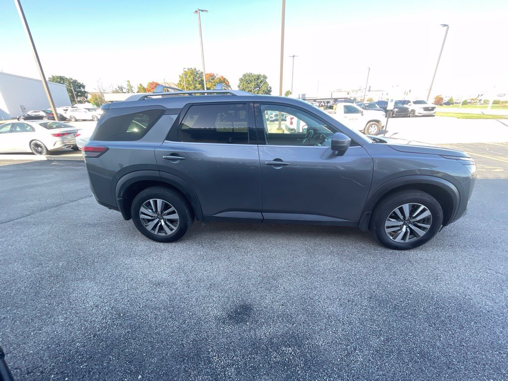 Used 2025 Nissan Pathfinder SL AWD/4WD image 11