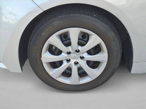 Used 2023 Toyota Corolla LE FWD image 9