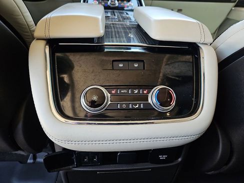 Used 2020 Lincoln Navigator L Black Label w/ Cargo Convenience Package AWD/4WD image 18