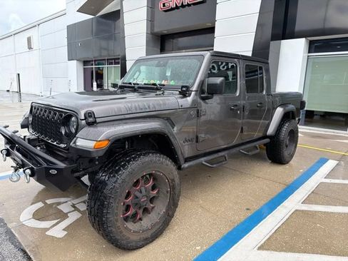 Used 2024 Jeep Gladiator Sport AWD/4WD image 2