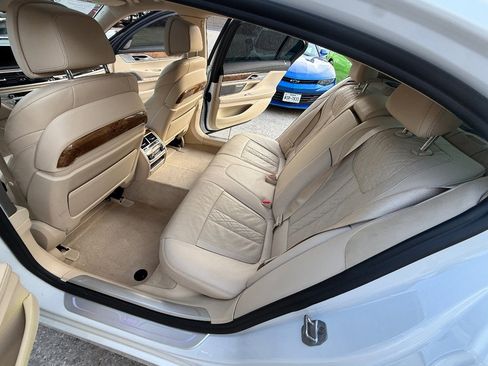 Used 2018 BMW 750i xDrive image 18