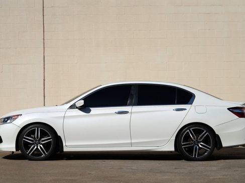 Used 2017 Honda Accord Sport image 8
