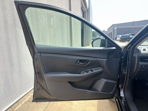 Certified 2025 Nissan Sentra S FWD image 6