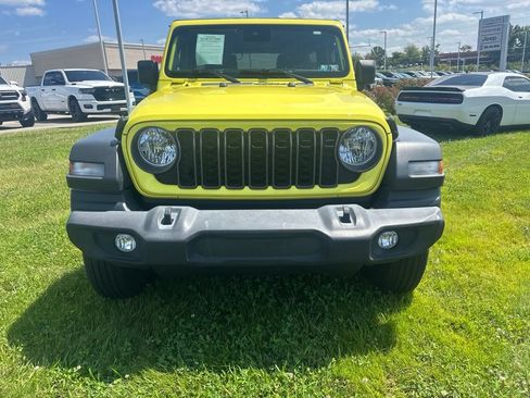 Used 2024 Jeep Wrangler Unlimited Sport AWD/4WD image 2
