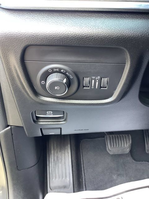 Certified 2023 Jeep Grand Cherokee Overland w/ Luxury Tech Group IV AWD/4WD image 30