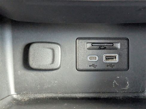 Certified 2023 GMC Acadia SLT w/ Preferred Package image 34